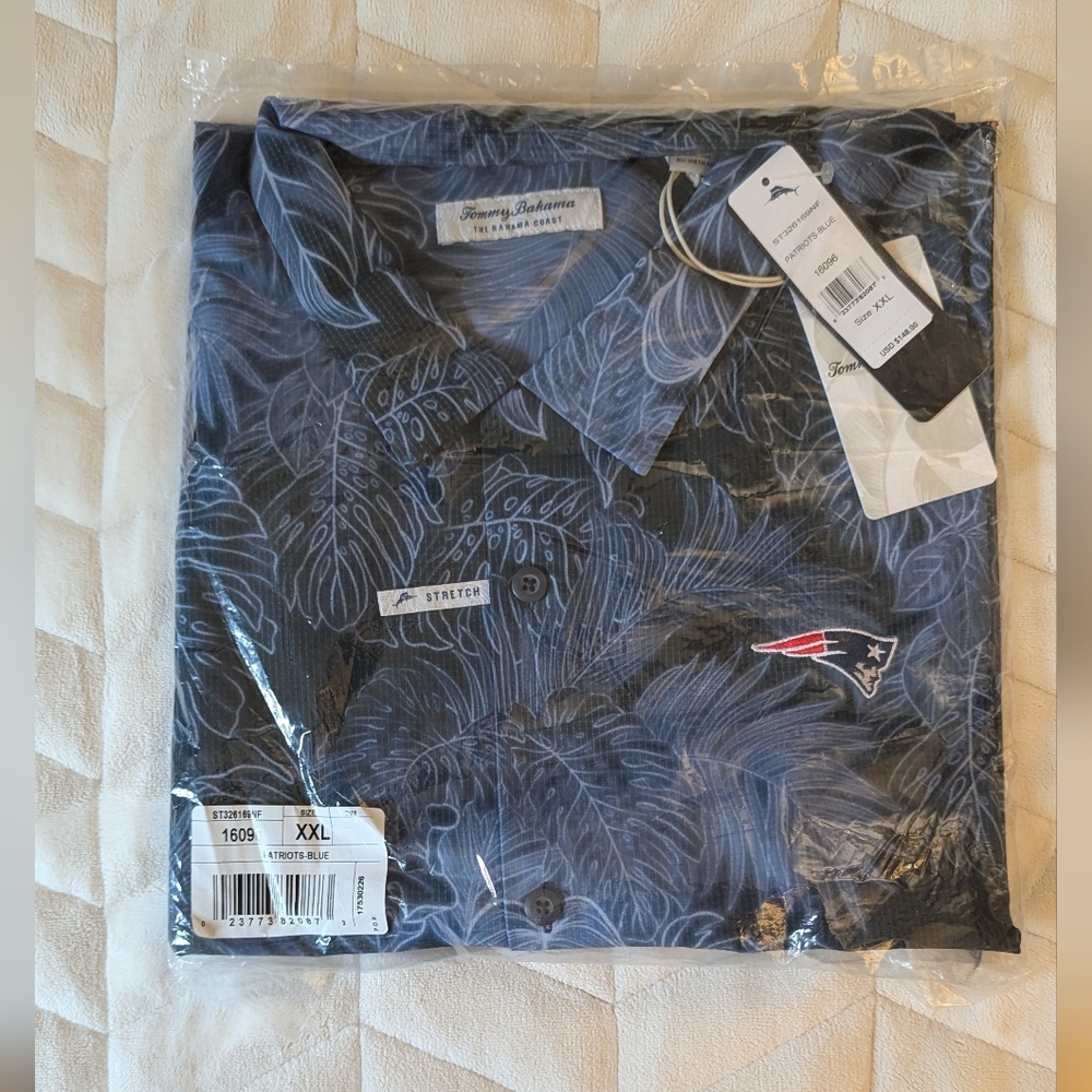 NFL Bahama Coast Luminescent Fronds Short-Sleeve Shirt
